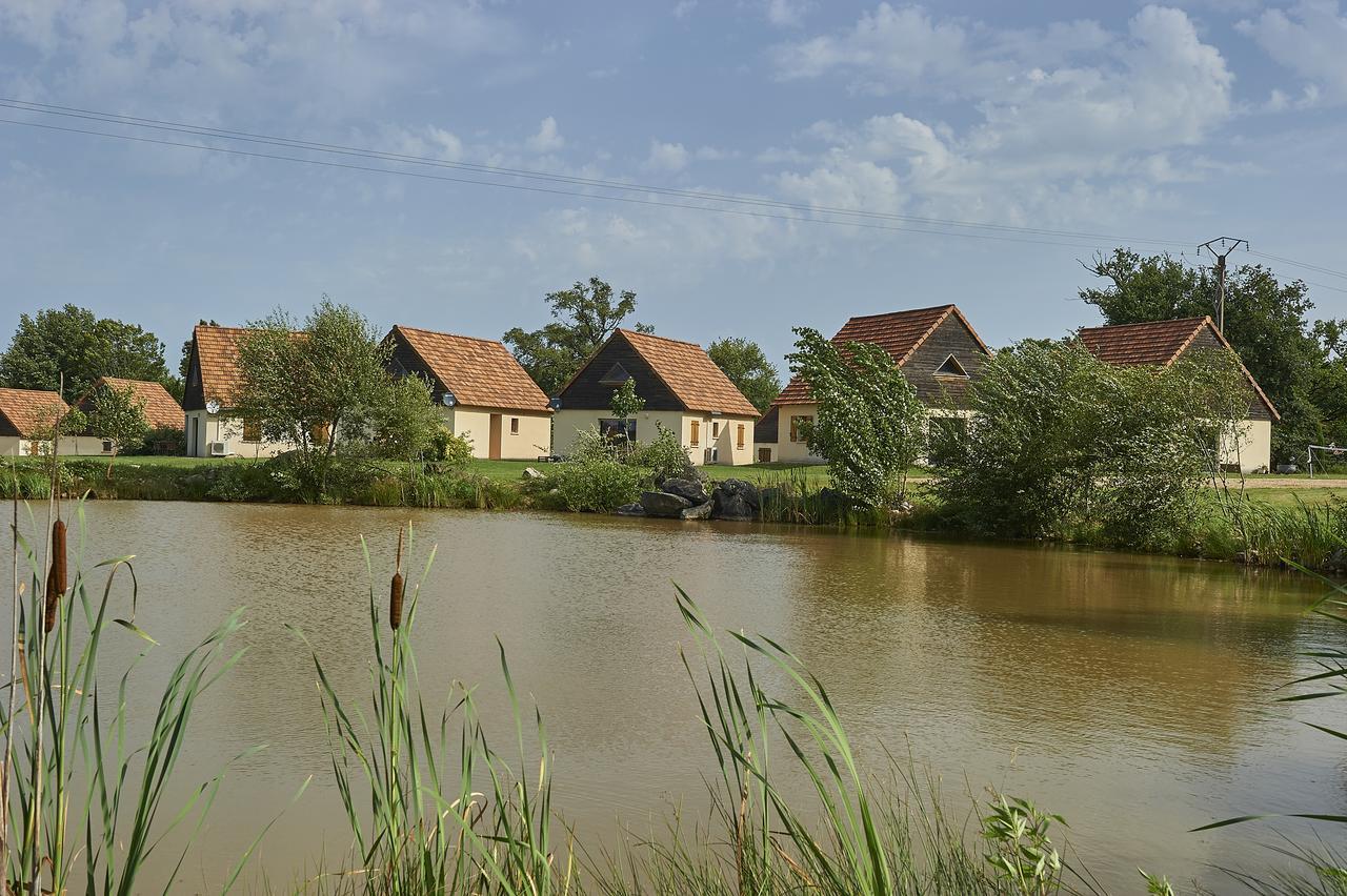 Le Lac Bleu Hotel Lacapelle-Marival Exterior foto